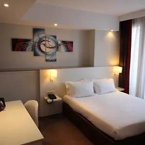 Holiday Paris-auteuil, An Ihg Paris